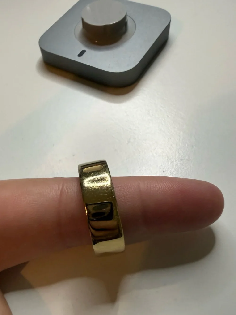Oura Smart Ring 4 in Gold
